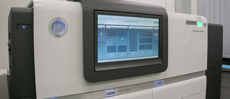 Genome sequencing device